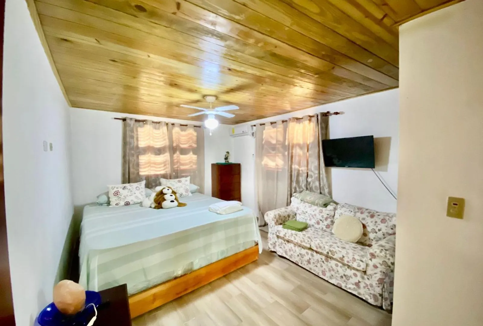 Hospedaje Villa Valencia En Los Patos